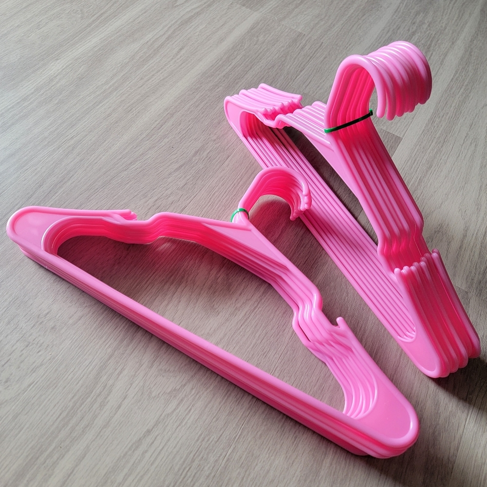 20pcs Set of Pink Plastic Hangers